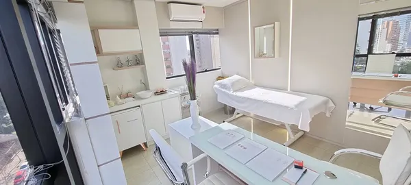 Sala especializada Dra. Jociene para protocolos estéticos contra flacidez e envelhecimento
